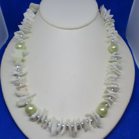 Seashell Necklace Real Seashell Chips Faux Pearls SilverTone Plastic Spacer Bead - Picture 2 of 12